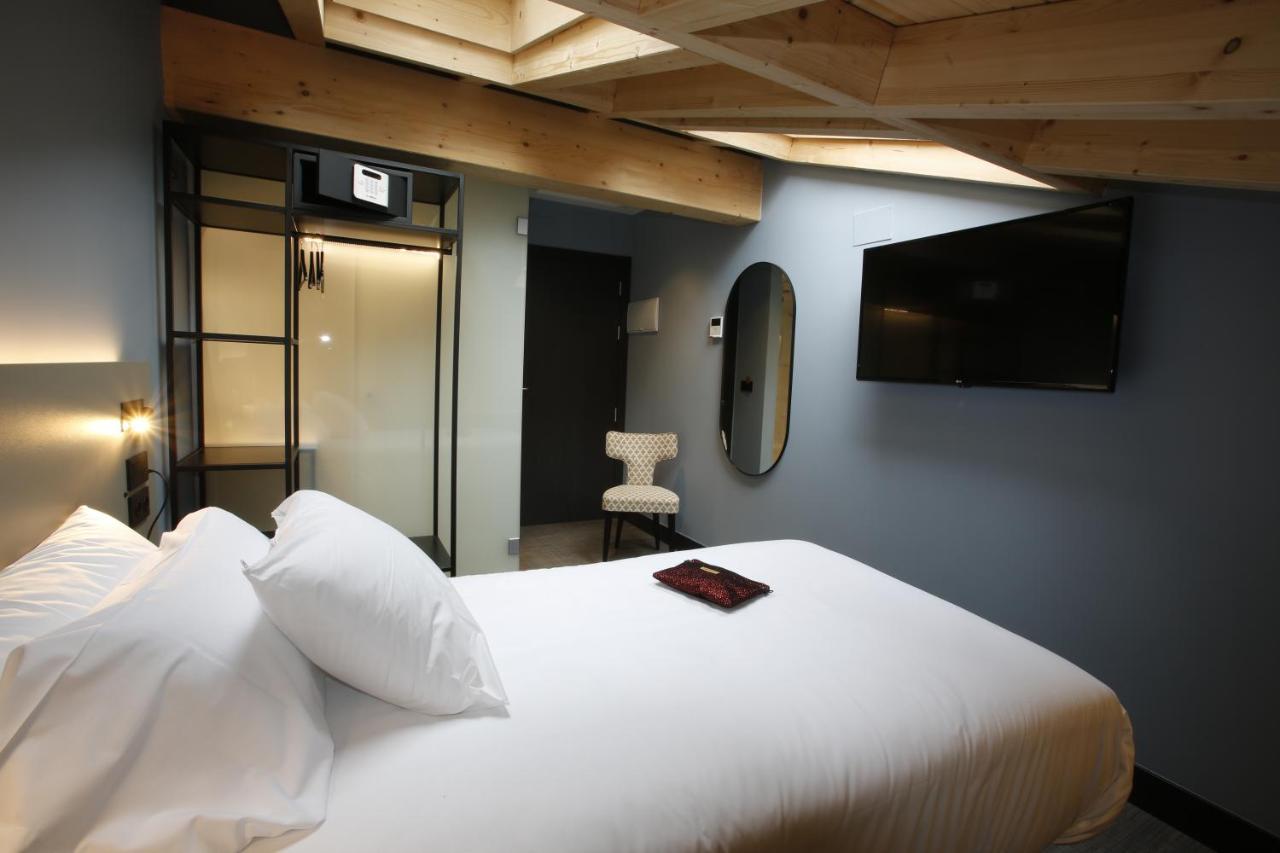 Hotel M&uga Hotela 2*